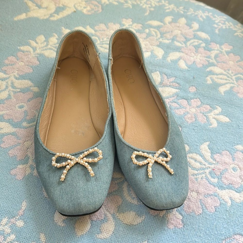 CATO Sz 9 Denim Pearl Bow Accent Flats EUC